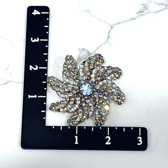 Vintage Hattie Carnegie Brooch Blue Rhinestone Gold Tone Signed - Picture 4 of 14